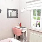 ホームステイ La Orchidees, Breakfast Included