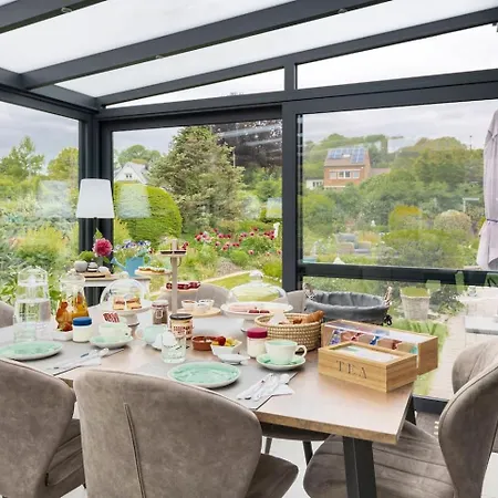 La Orchidées, Breakfast Included *